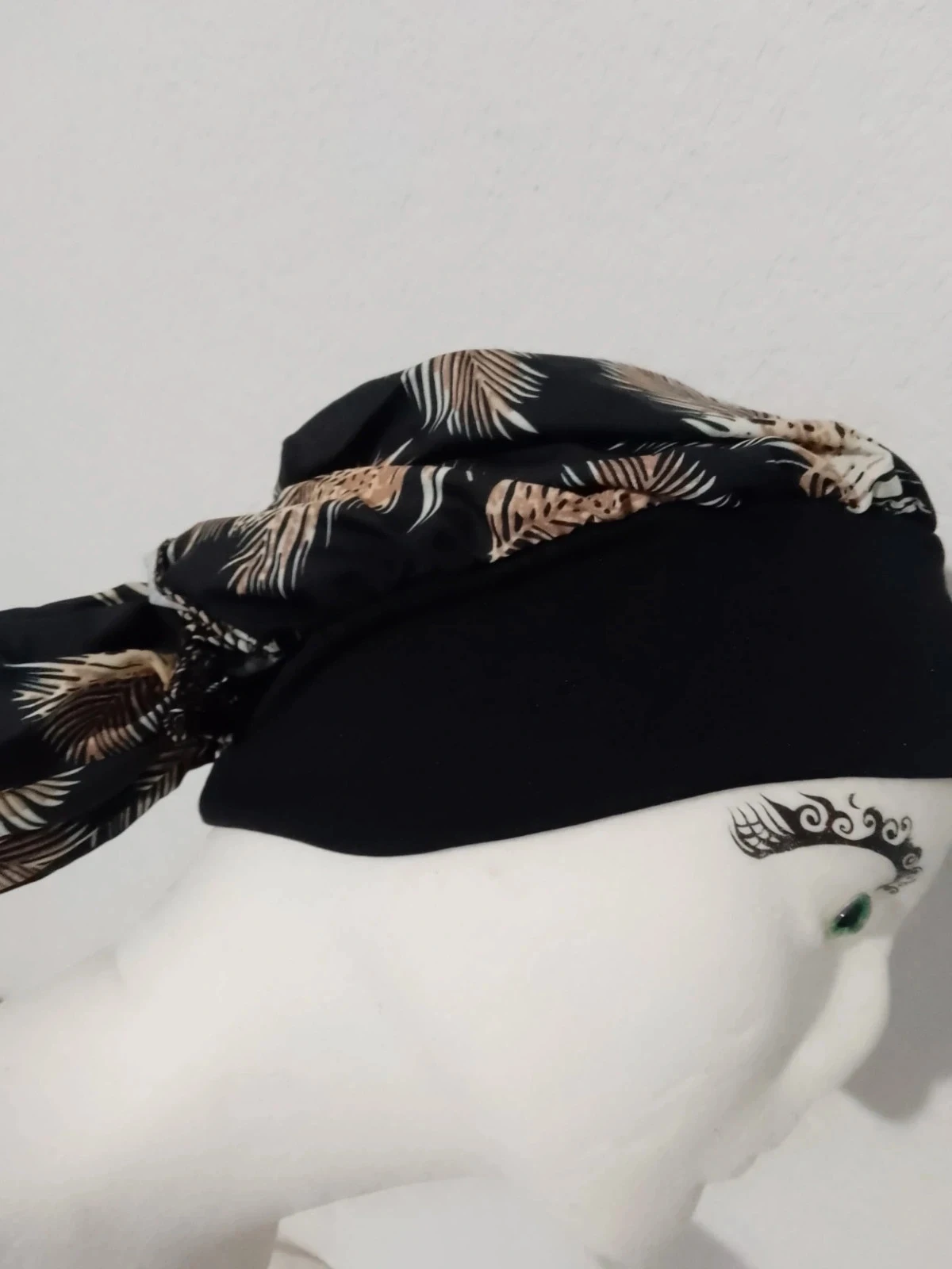 Turban de hojas de palma, negro y blanco – photo 2